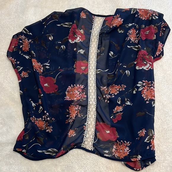 Flower kimono - Picture 2 of 5